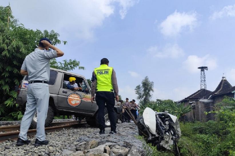 Terungkap! 4 Korban Tewas Mobil Tertabrak Kereta di Sukoharjo Rombongan Pemudik dari Jakarta