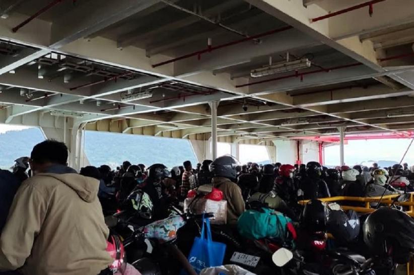 title Cerita Pemudik Motor dari Tangerang ke Lampung, Tempuh Waktu 12 Jam via Pelabuhan Ciwandan Cerita Pemudik Motor dari Tangerang ke Lampung, Tempuh Waktu 12 Jam via Pelabuhan Ciwandan