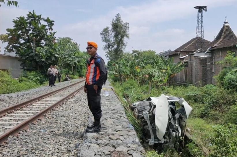 Identitas 7 Pemudik Jakarta Kecelakaan Mobil Tertabrak Kereta di Sukoharjo, 4 Orang Tewas