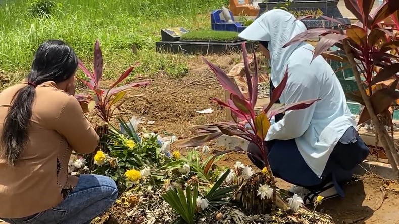 Berduka, Rekan Seprofesi Kunjungi Makam Juwita Wartawati Korban Pembunuhan Oknum TNI AL