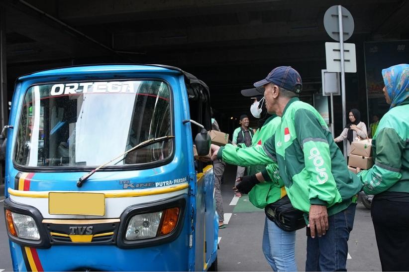Mitra Grab Bagi-Bagi 11.000 Takjil Gratis - Bagian 1