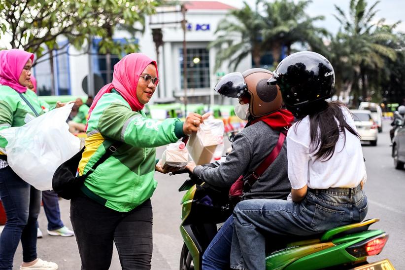 Mitra Grab Bagi-Bagi 11.000 Takjil Gratis - Bagian 2