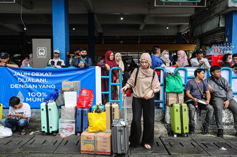 1.458 Pemudik Berangkat dari Terminal Kampung Rambutan pada H-4 Lebaran  - Bagian 3