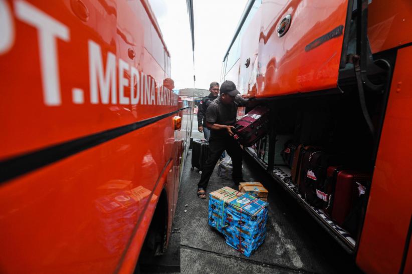 1.458 Pemudik Berangkat dari Terminal Kampung Rambutan pada H-4 Lebaran  - Bagian 2