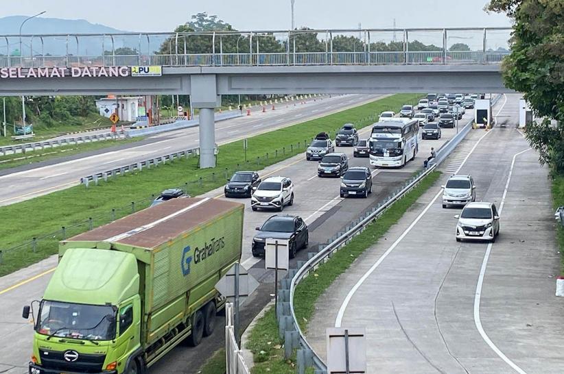 Penampakan Tol Cipali Diberlakukan One Way - Bagian 4