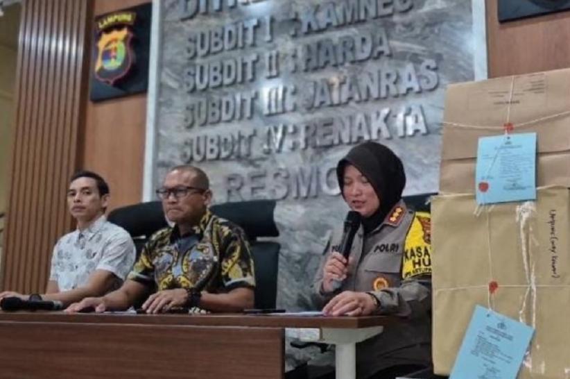 title Polda Lampung Serahkan Berkas 3 Polisi Gugur Ditembak Oknum TNI ke Denpom Polda Lampung Serahkan Berkas 3 Polisi Gugur Ditembak Oknum TNI ke Denpom