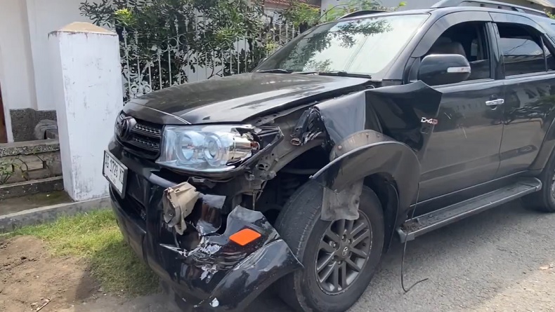 title Sopir Mabuk Ugal-ugalan, Toyota Innova Tabrak Pedagang Sayur di Jombang Langsung Kabur Sopir Mabuk Ugal-ugalan, Toyota Innova Tabrak Pedagang Sayur di Jombang Langsung Kabur