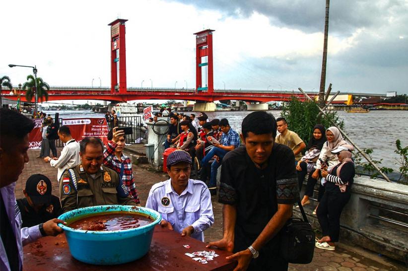 Bukan Setingan, Warga Palembang Masak 300 Kg Rendang dan 1 Ton Ayam Kecap - Bagian 4