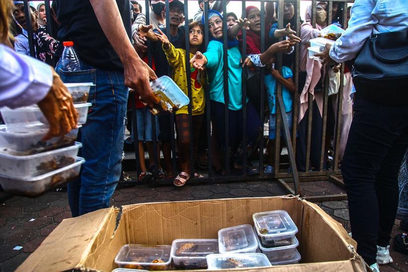 Bukan Setingan, Warga Palembang Masak 300 Kg Rendang dan 1 Ton Ayam Kecap - Bagian 5