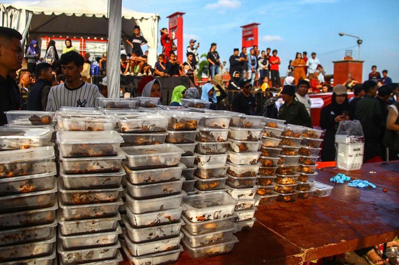 Bukan Setingan, Warga Palembang Masak 300 Kg Rendang dan 1 Ton Ayam Kecap - Bagian 3