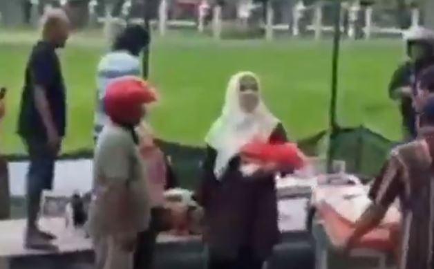 Detik-Detik Menegangkan Ibu Muda Melahirkan di Trotoar Jalan Ponorogo