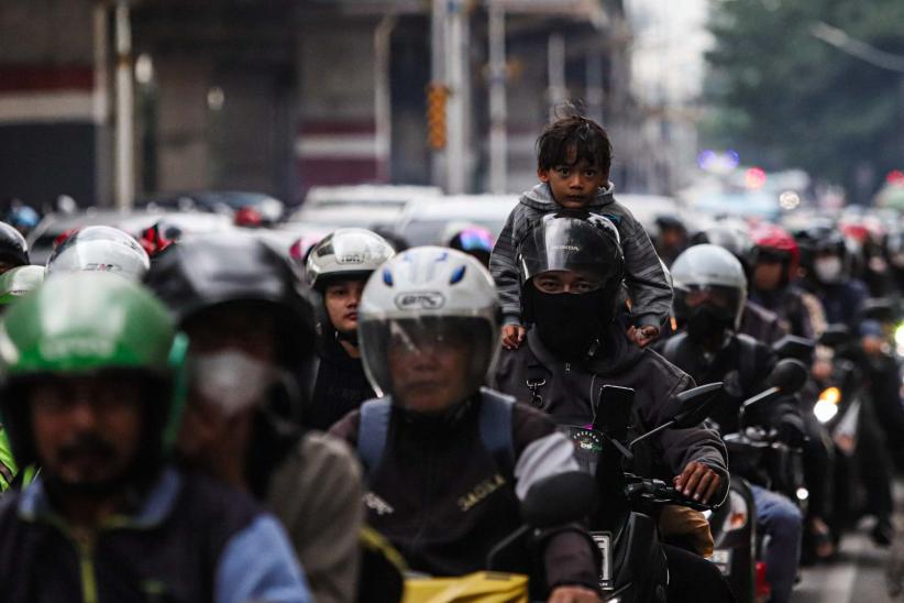 Puncak Arus Mudik dengan Motor Hari Ini, Jalan Raya Kalimalang Macet Panjang - Bagian 3