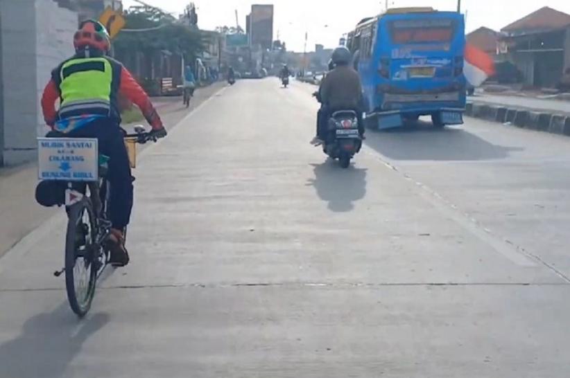 title Cerita Pemudik Gowes Sepeda Kayuh Cikarang-Gunungkidul demi Kumpul Bersama Keluarga Cerita Pemudik Gowes Sepeda Kayuh Cikarang-Gunungkidul demi Kumpul Bersama Keluarga