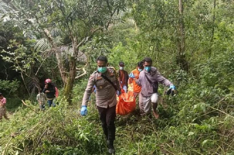 title Manggarai NTT Geger, Mayat Pria Ditemukan Membusuk Mengapung di Sungai Manggarai NTT Geger, Mayat Pria Ditemukan Membusuk Mengapung di Sungai