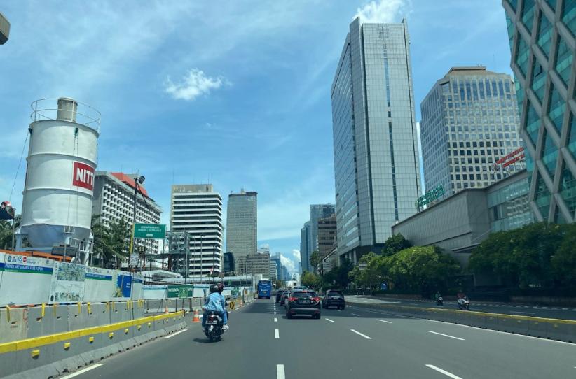 Penampakan Kota Jakarta Lengang dengan Langit Biru saat Ditinggal Pemudik - Bagian 1