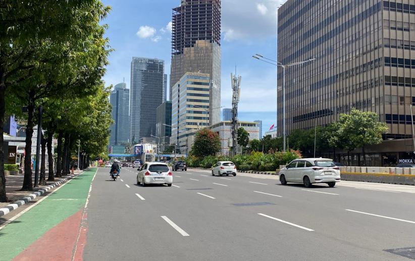 Penampakan Kota Jakarta Lengang dengan Langit Biru saat Ditinggal Pemudik - Bagian 3