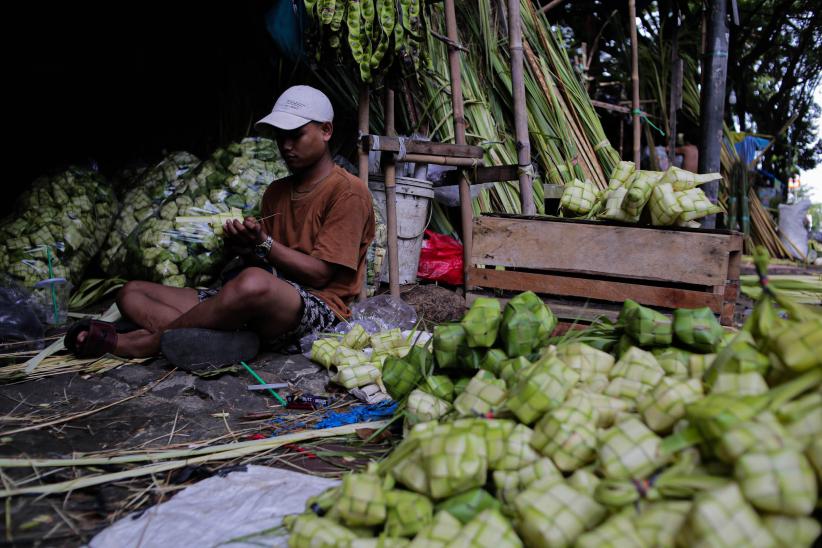 Penjualan Kulit Ketupat Jelang Idul Fitri 1446 H - Bagian 2