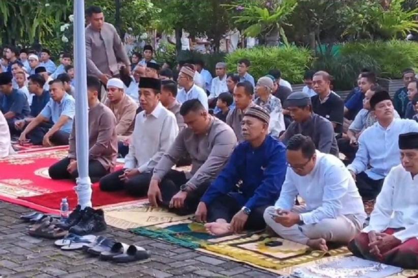 title Jokowi dan Iriana Salat Idul Fitri di Graha Saba Buana Solo, Gedung Milik Keluarga Jokowi dan Iriana Salat Idul Fitri di Graha Saba Buana Solo, Gedung Milik Keluarga