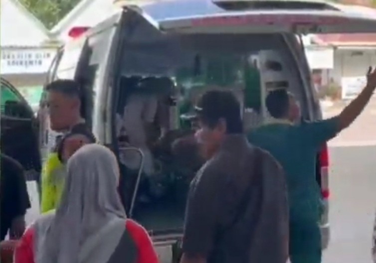 title Pemudik asal Palembang Melahirkan di Toilet Terminal Bus Tingkir Salatiga Pemudik asal Palembang Melahirkan di Toilet Terminal Bus Tingkir Salatiga