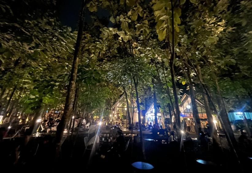 Menikmati Kopi Sambil Melihat Pemandangan Gemerlap Kota Bogor - Bagian 3