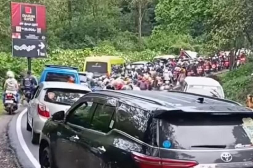 Viral Macet Horor di Jalur Wisata Ciwidey gegara Truk Mogok, 30 Menit Kendaraan Tak Bergerak