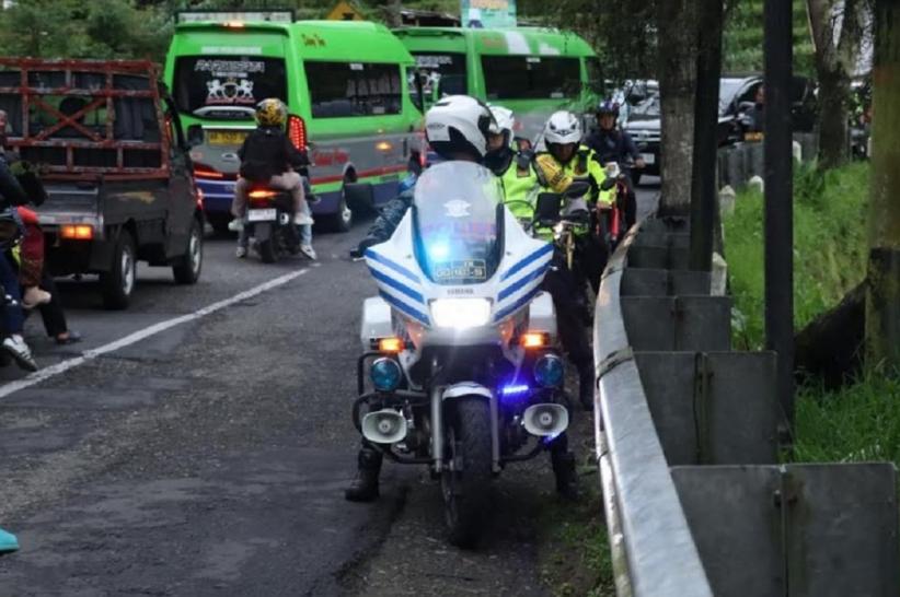 Kepadatan Kendaraan Meningkat, Polisi Terapkan One Way di Jalur Wisata Dieng