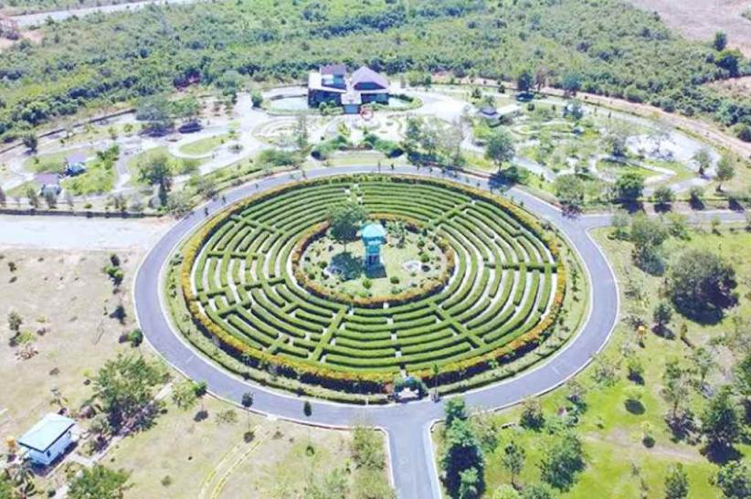 15 Tempat Wisata di Banjarbaru: Nikmati Keseruan Berpetualang di Taman Labirin Kebun Raya Banua