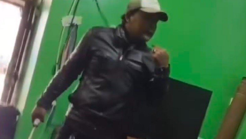 title Viral Bang Jago di Bandung Mengamuk Pakai Golok Minta THR, Ditangkap di Garut Viral Bang Jago di Bandung Mengamuk Pakai Golok Minta THR, Ditangkap di Garut