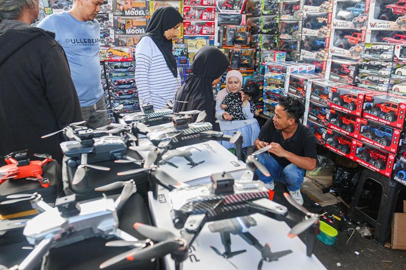 Pedagang Ungkap Penjualan Mainan Anak di Pasar Asemka Turun  - Bagian 2