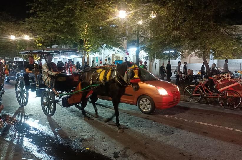 Libur Lebaran 2025, Jalan Malioboro Dipadati Wisatawan - Bagian 2