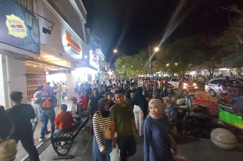 Libur Lebaran 2025, Jalan Malioboro Dipadati Wisatawan - Bagian 1