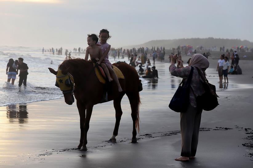 Serunya Keliling Pantai Parangtritis Naik Delman - Bagian 4
