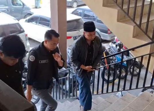 title Terungkap! Pria Bersarung Bersimbah Darah di Sampang Diduga Maling Tabung Elpiji Terungkap! Pria Bersarung Bersimbah Darah di Sampang Diduga Maling Tabung Elpiji