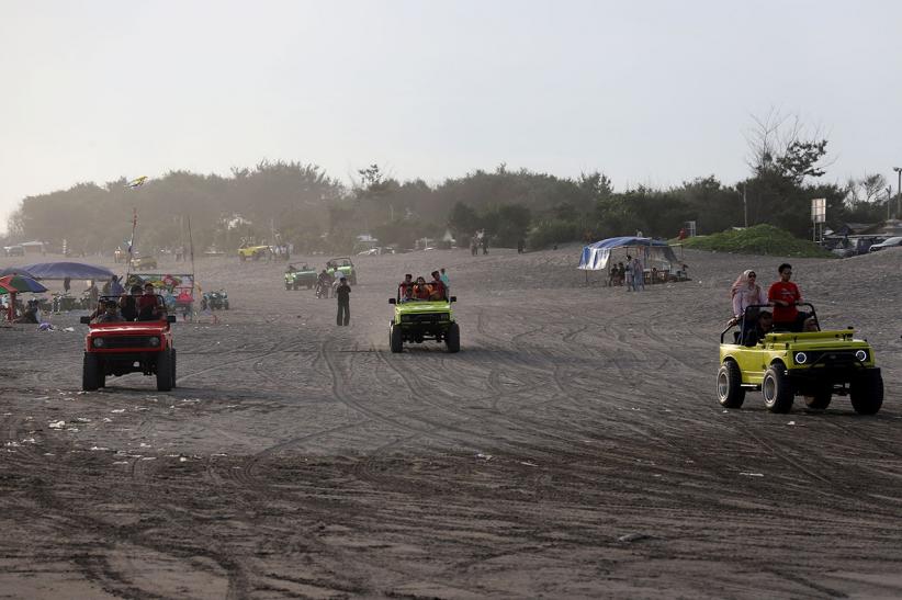 Menyusuri Gumuk Pasir dengan Mobil Jeep - Bagian 2