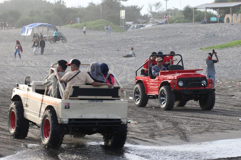 Menyusuri Gumuk Pasir dengan Mobil Jeep - Bagian 3