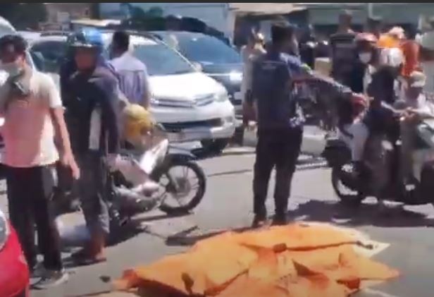 title Kecelakaan Maut di Surabaya, Guru Agama Tewas Diduga Korban Tabrak Lari Kecelakaan Maut di Surabaya, Guru Agama Tewas Diduga Korban Tabrak Lari