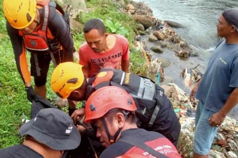 Pilu! Balita di Padang Hanyut di Sungai, Ditemukan Tewas Tersangkut Bebatuan