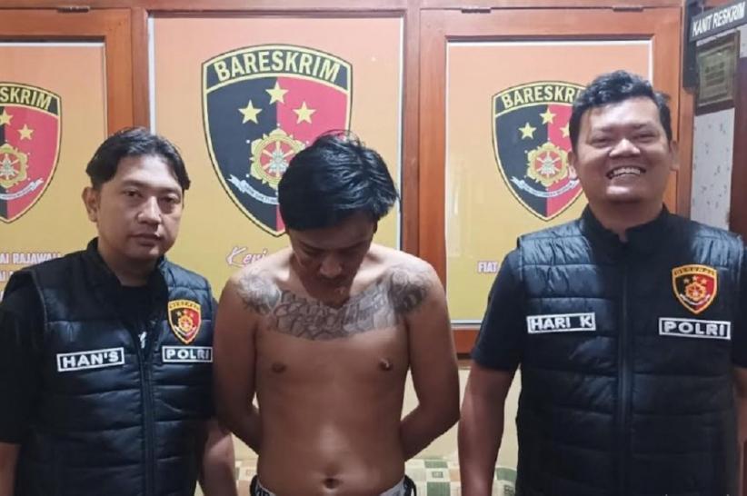 Viral Preman Bergolok Palak Sopir Bus di Bandung, Ditangkap Warga usai Penumpang Teriak