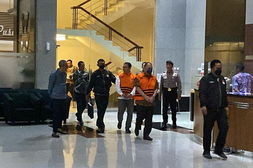 KPK Tahan Dua Tersangka Dugaan Korupsi Jual Beli Gas - Bagian 2