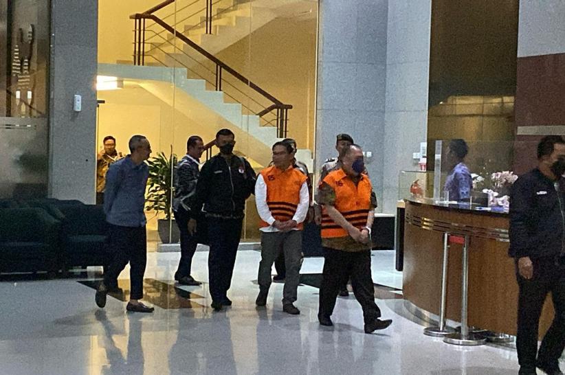 KPK Tahan Dua Tersangka Dugaan Korupsi Jual Beli Gas - Bagian 1