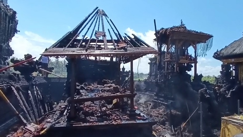 title Kebakaran Hebat di Gianyar Bali, 2 Pura Hangus Dilalap Api Kebakaran Hebat di Gianyar Bali, 2 Pura Hangus Dilalap Api