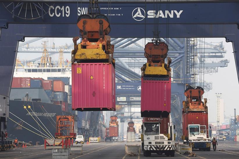 Donald Trump Umumkan Jeda Tarif Impor, Begini Suasana Bongkar Muat JICT - Bagian 1