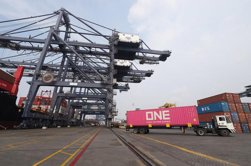 Donald Trump Umumkan Jeda Tarif Impor, Begini Suasana Bongkar Muat JICT - Bagian 5