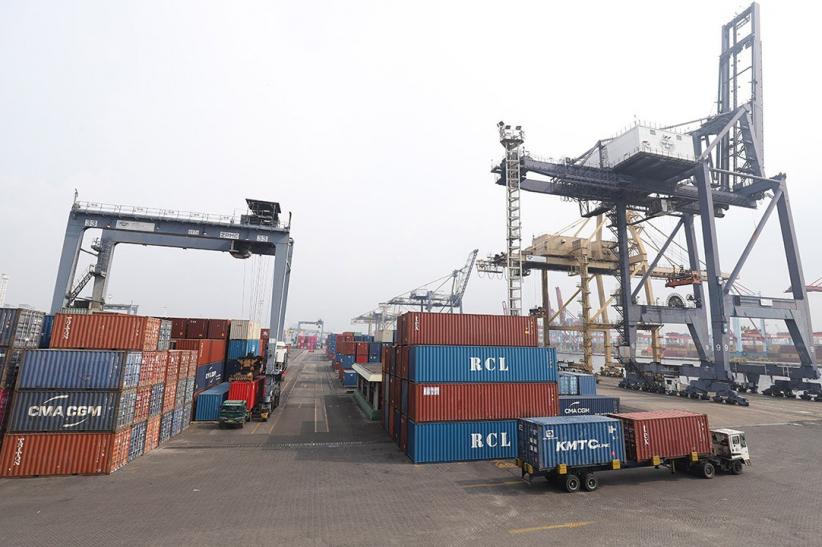 Donald Trump Umumkan Jeda Tarif Impor, Begini Suasana Bongkar Muat JICT - Bagian 3