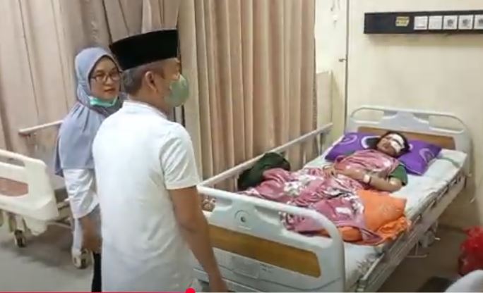 title Longsor Timbun 4 Orang saat Hajatan Pernikahan di Bangkalan, 1 Luka Berat Longsor Timbun 4 Orang saat Hajatan Pernikahan di Bangkalan, 1 Luka Berat