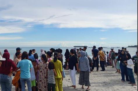 16 Remaja Terseret Ombak di Pantai Tiku Agam, 1 Tewas 2 Hilang