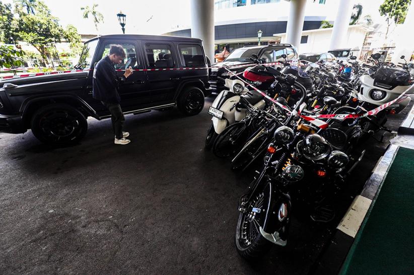 Kejagung Sita Kendaraan Mewah Hasil Kasus Dugaan Suap PN Jakarta Pusat - Bagian 4