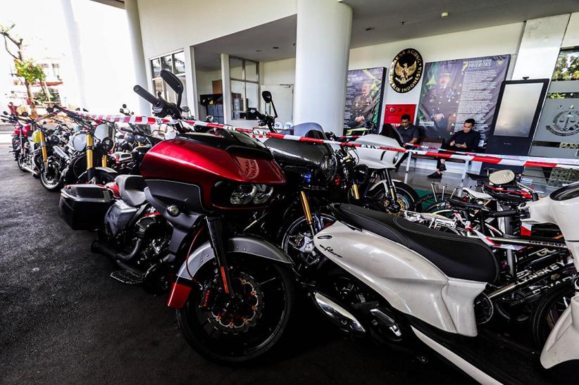 Kejagung Sita Kendaraan Mewah Hasil Kasus Dugaan Suap PN Jakarta Pusat - Bagian 5