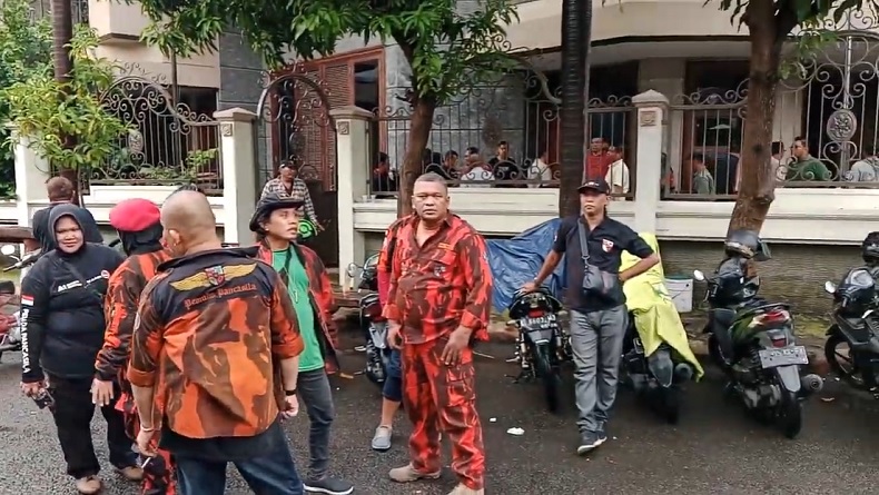 KPK Geledah Rumah La Nyalla Mattalitti terkait Kasus Korupsi Dana Hibah DPRD Jatim