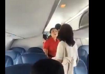 title Viral Video Diduga Oknum Anggota DPRD Sumut Cekik Pramugari di Pesawat Viral Video Diduga Oknum Anggota DPRD Sumut Cekik Pramugari di Pesawat
